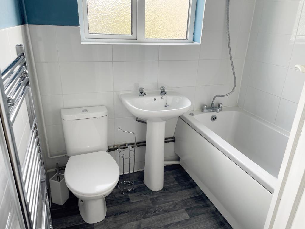 Lot: 11 - THREE BEDROOM HOUSE FOR IMPROVEMENT WITH PARKING -